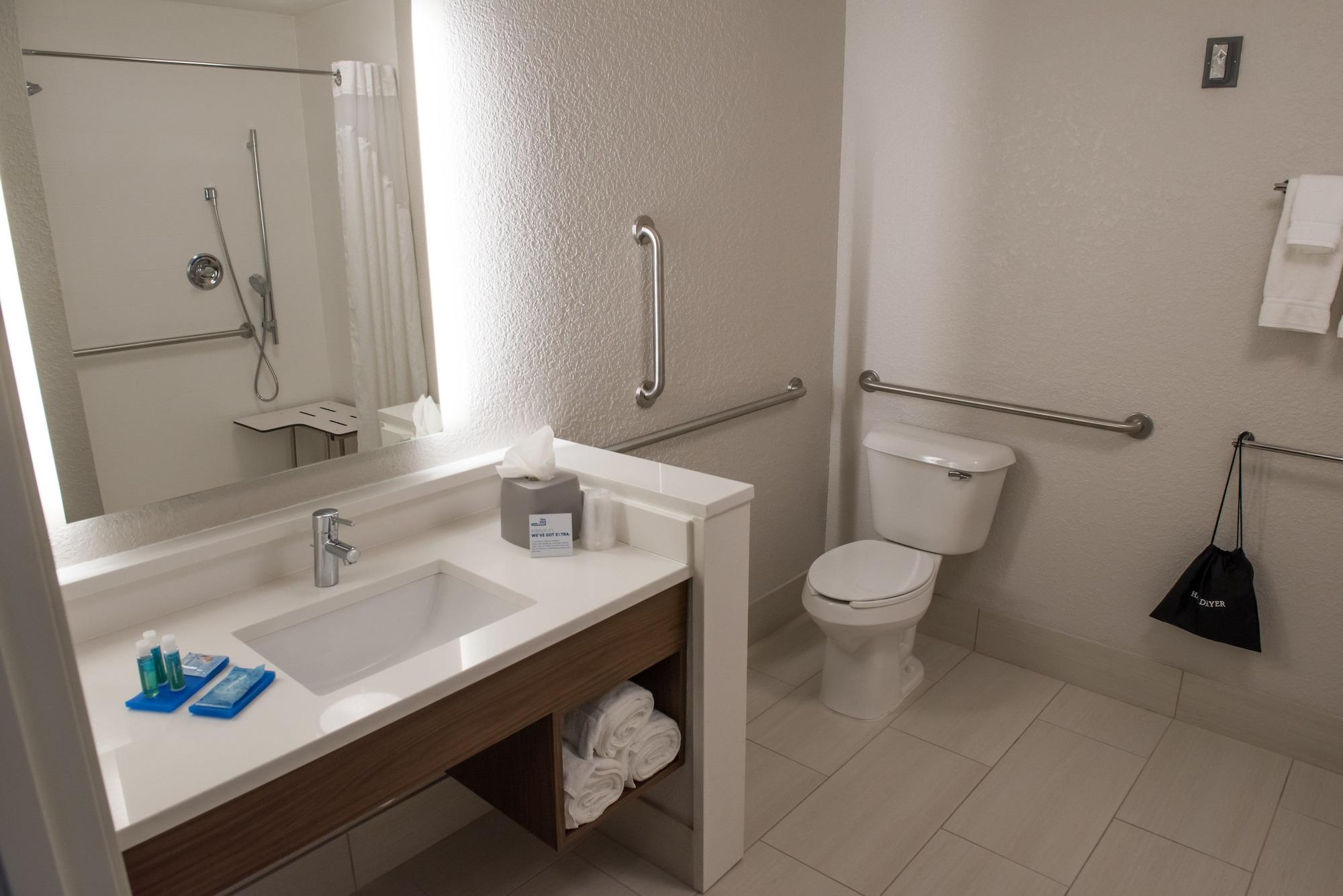 Hotel Express & - - E Center By Ihg Warsaw