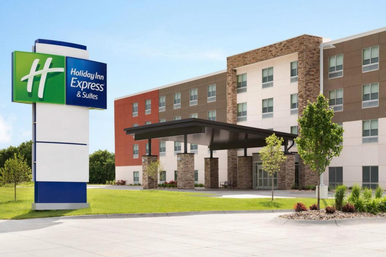 Express & - - E Center By Ihg 3*