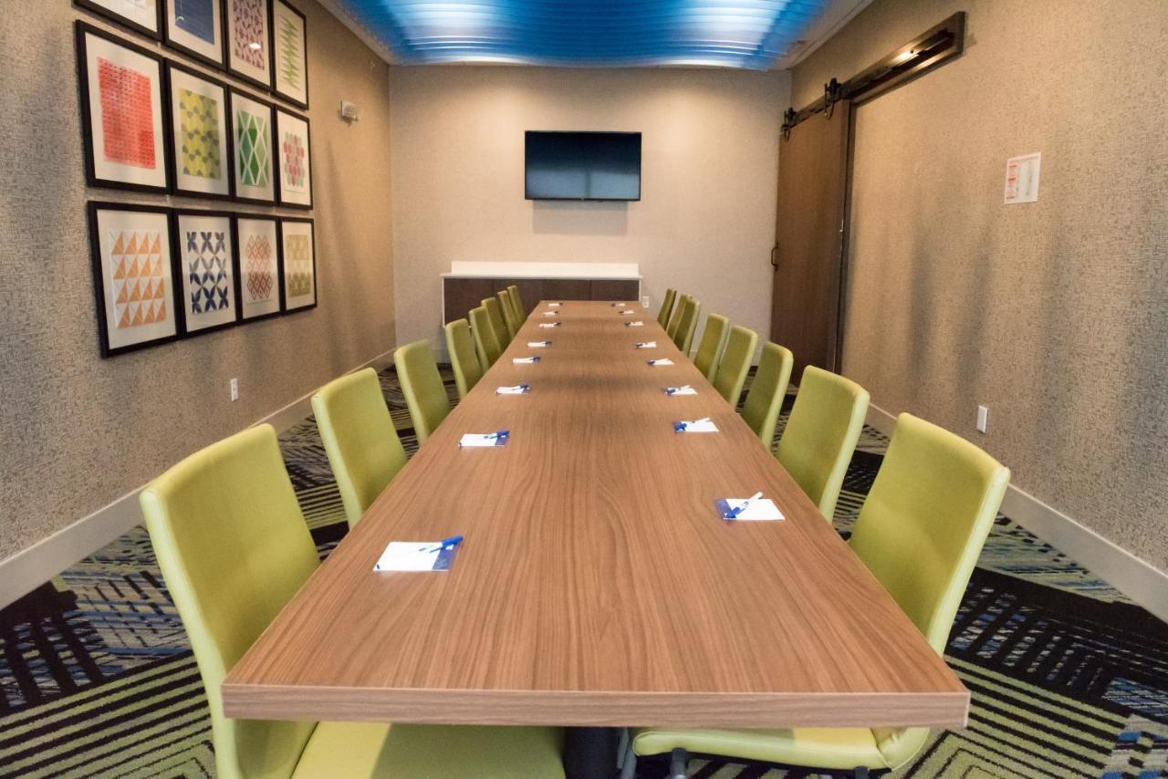 Express & - - E Center By Ihg Hotel Warsaw
