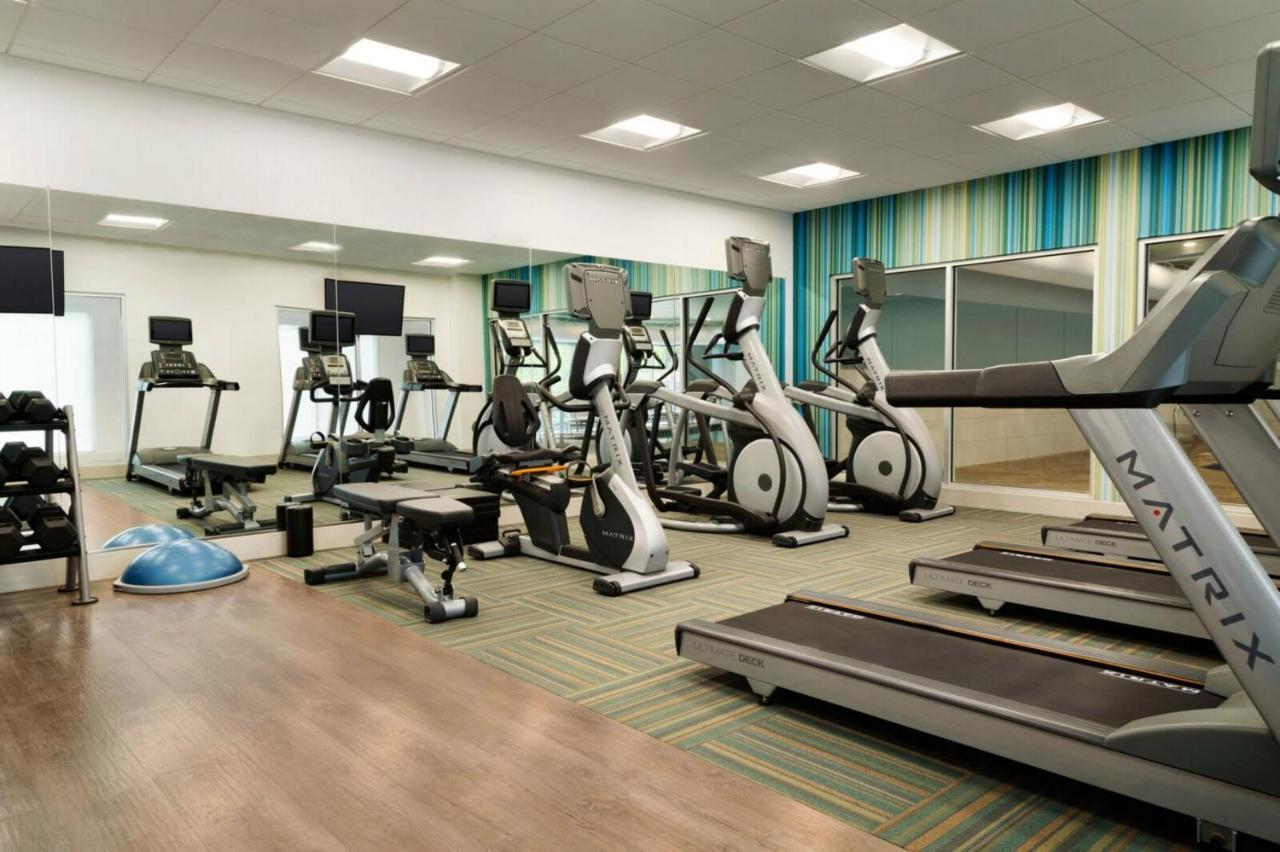 Express & - - E Center By Ihg 3* Warsaw