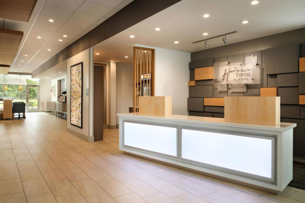 Express & - - E Center By Ihg