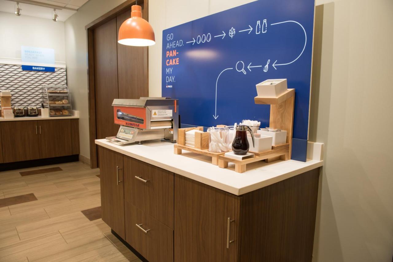 Express & - - E Center By Ihg Hotel 3*