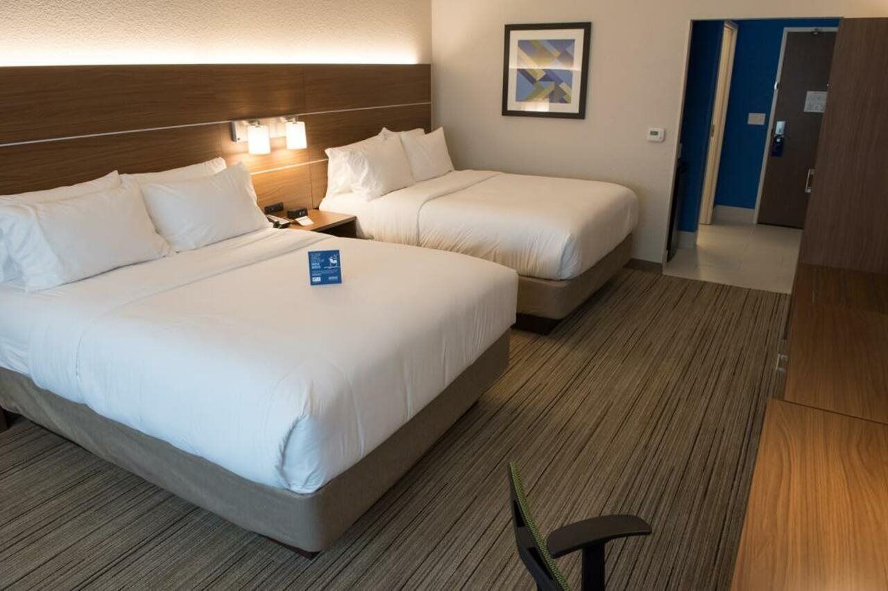Express & - - E Center By Ihg 3*