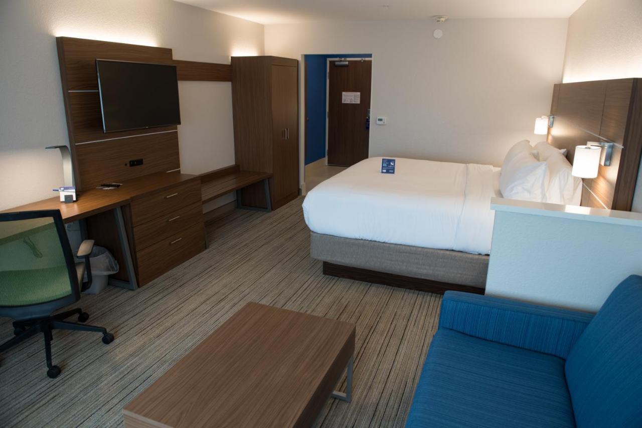 Express & - - E Center By Ihg
