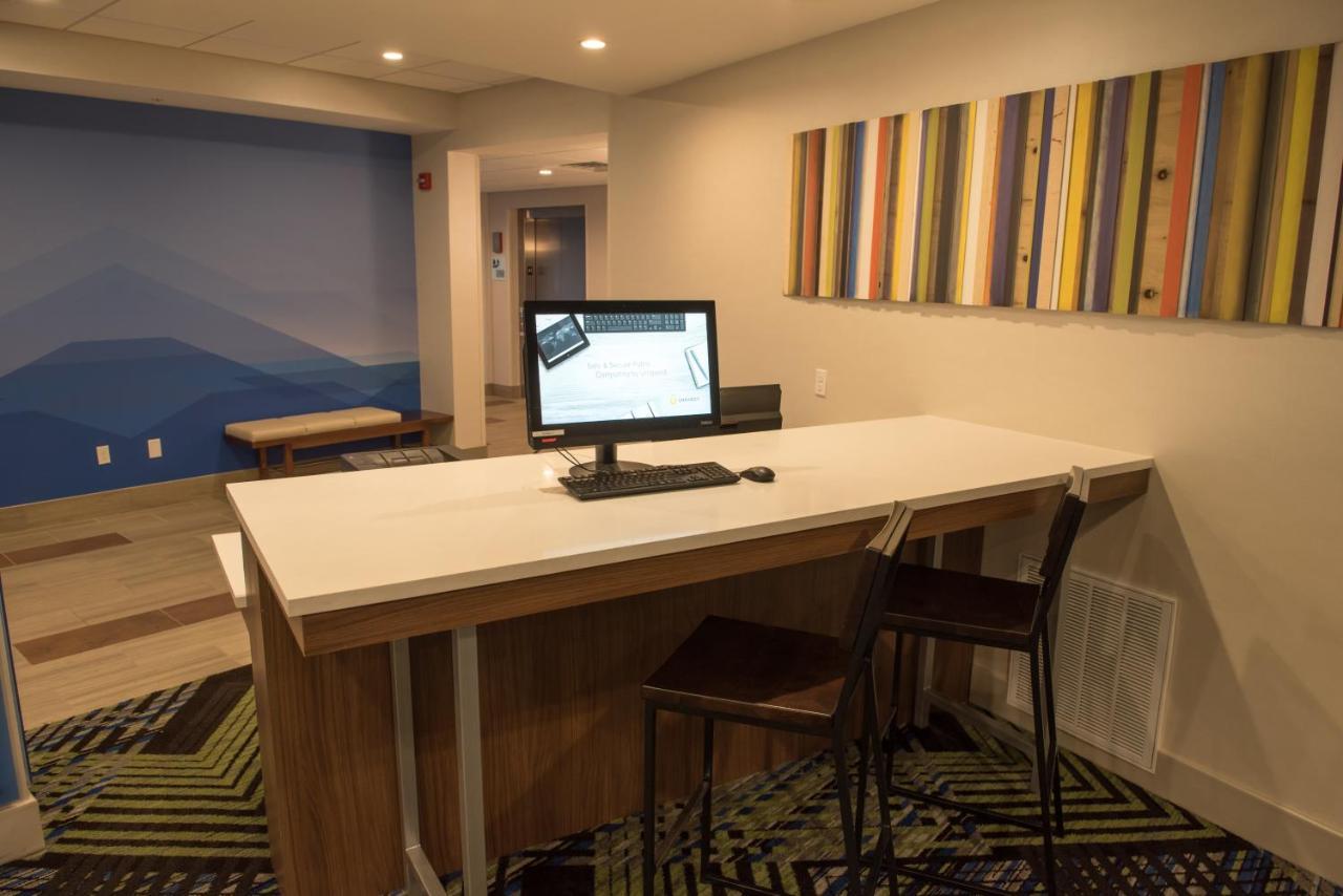 Express & - - E Center By Ihg Hotel