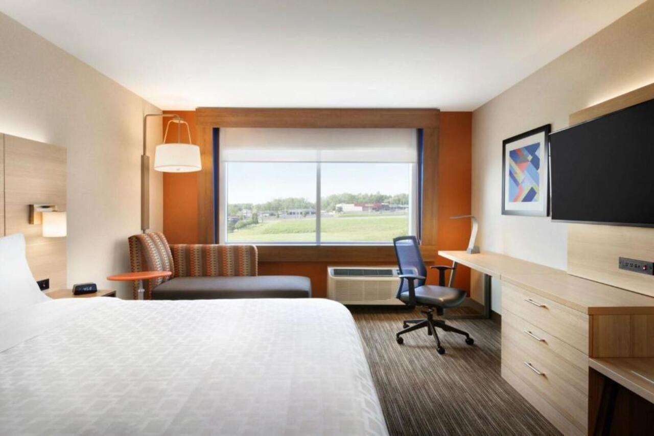 Express & - - E Center By Ihg Hotel