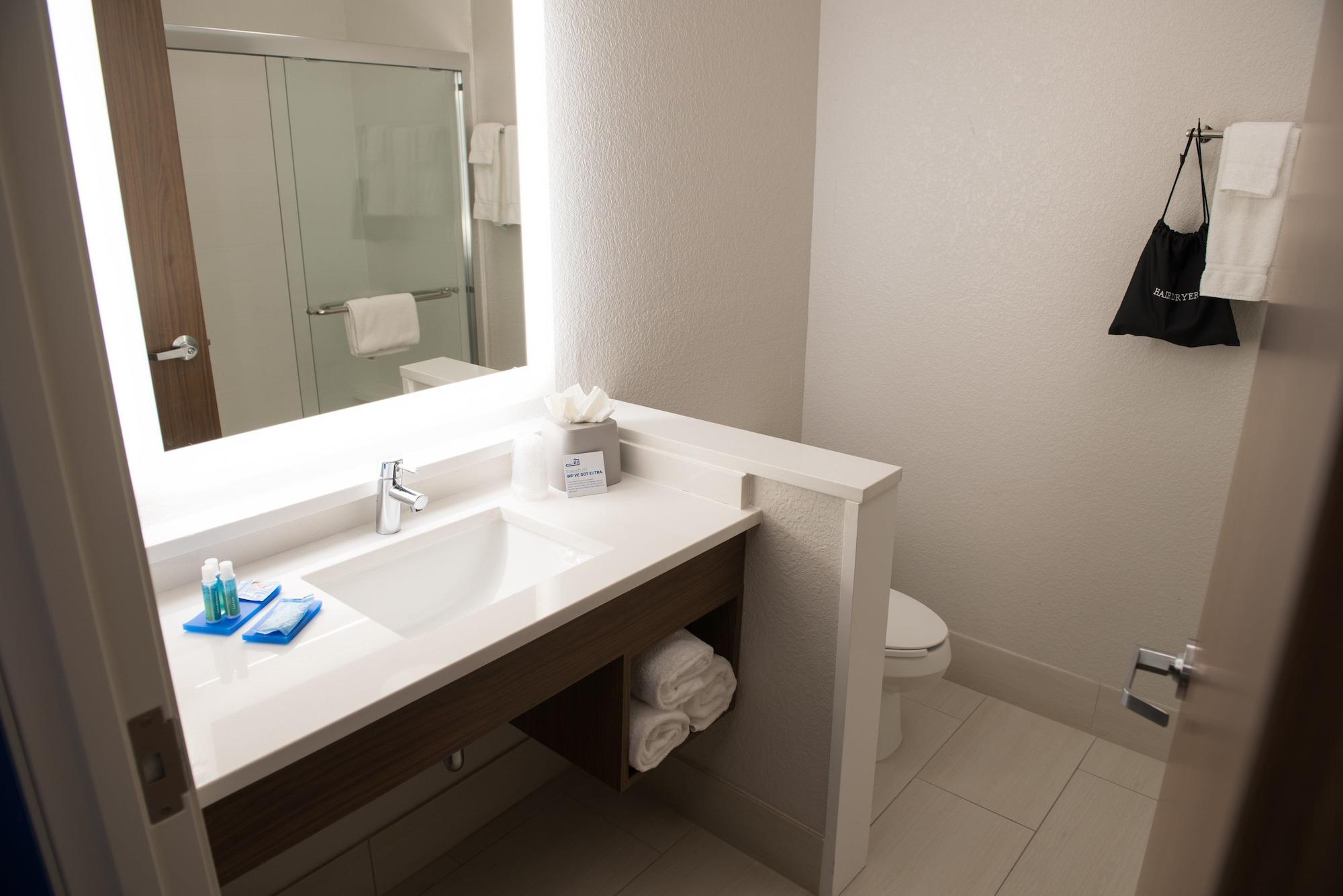 Express & - - E Center By Ihg 3* Warsaw
