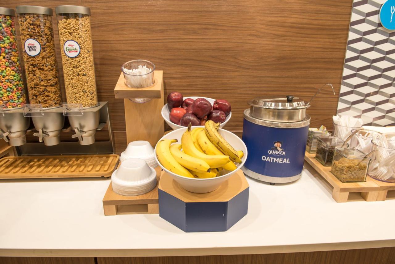 Express & - - E Center By Ihg Hotel 3*
