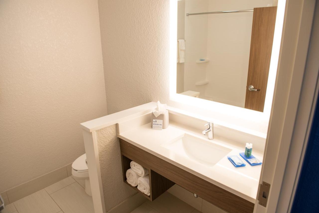 Express & - - E Center By Ihg Hotel Warsaw